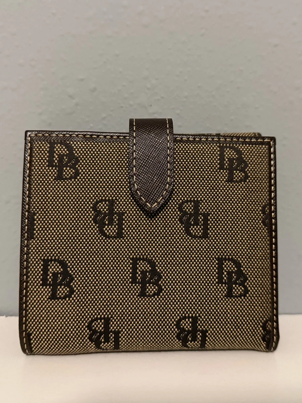 vintage Dooney & Bourke wallet